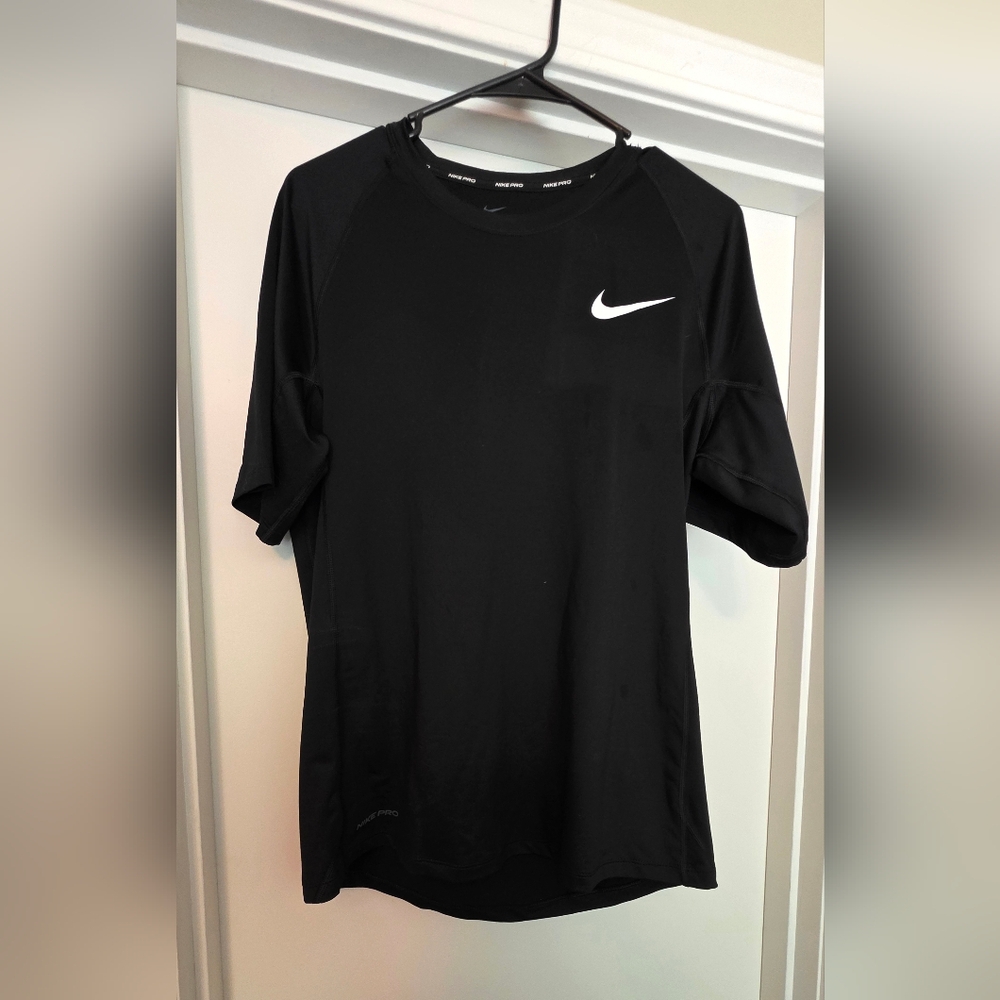 Nike Black Short Sleeve‎ Tee with Iconic Swoosh